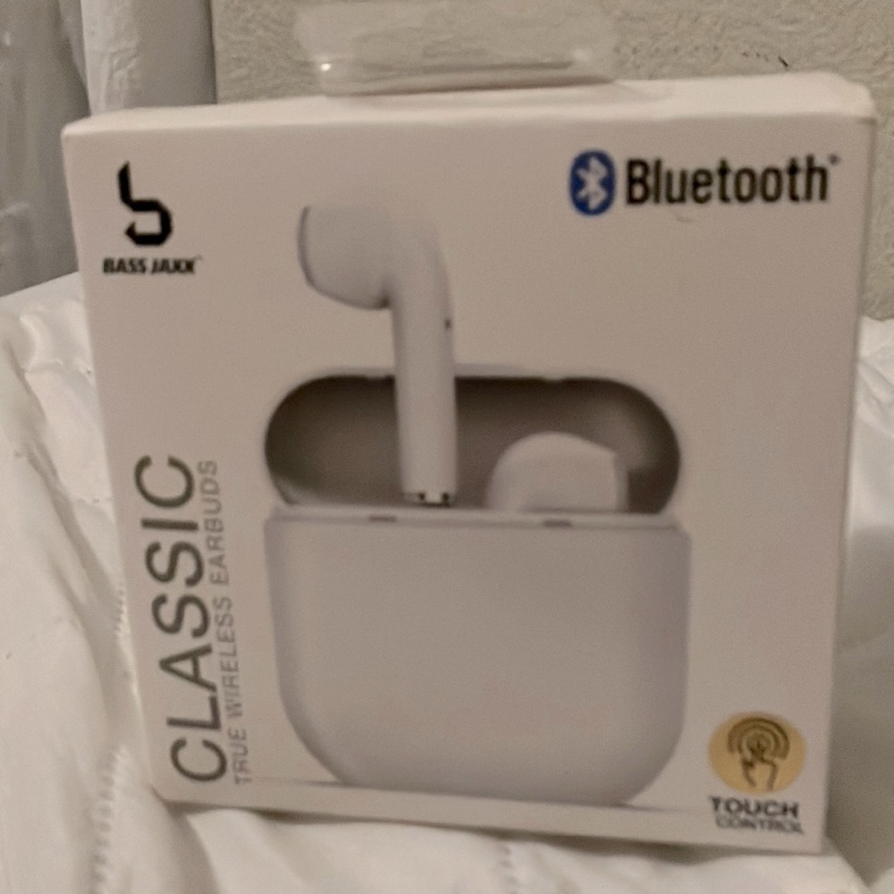 Bluetooth wireless earbuds with touch controls  w/charger and used. Off white